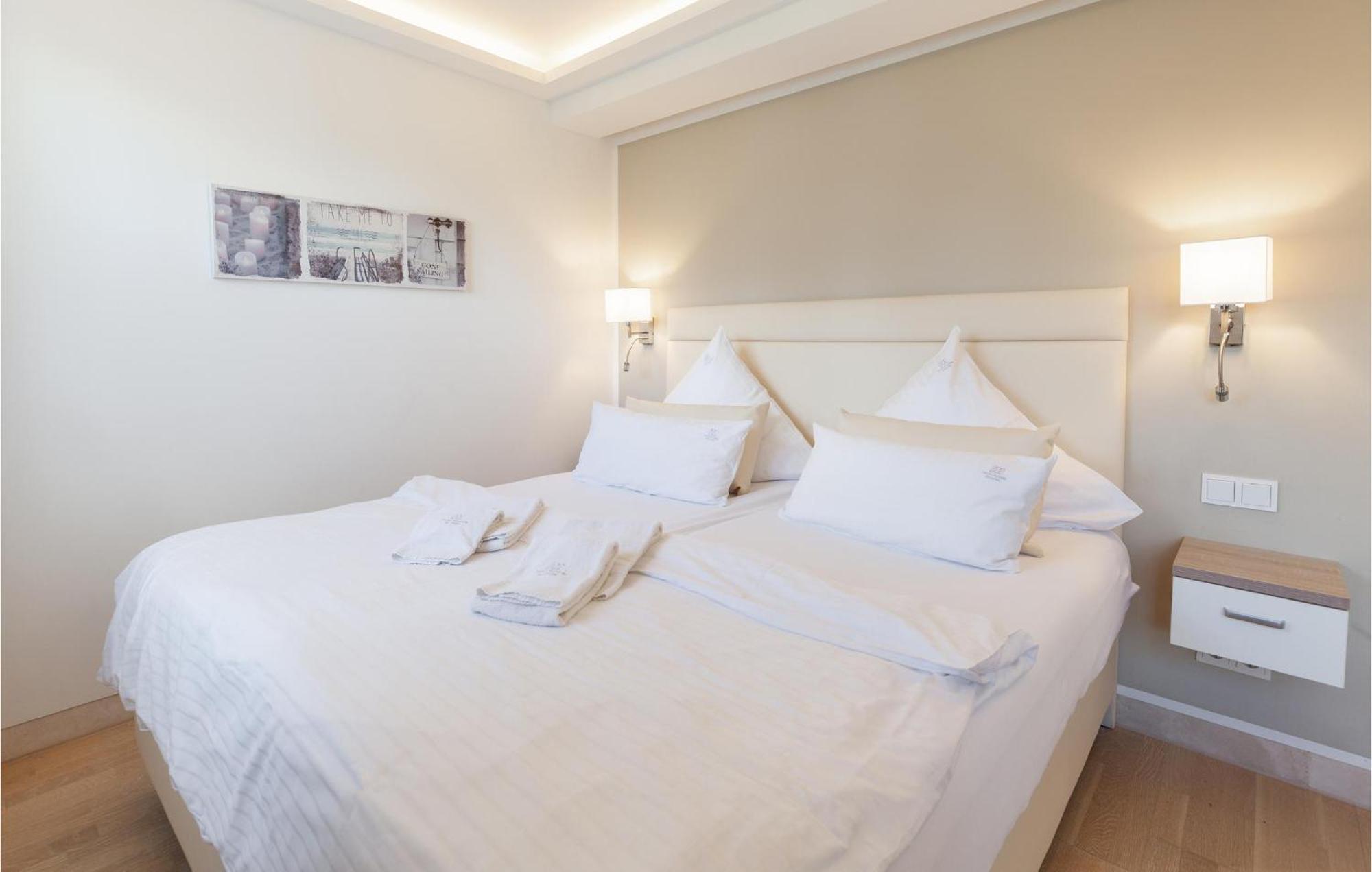 Pearl Apartment
