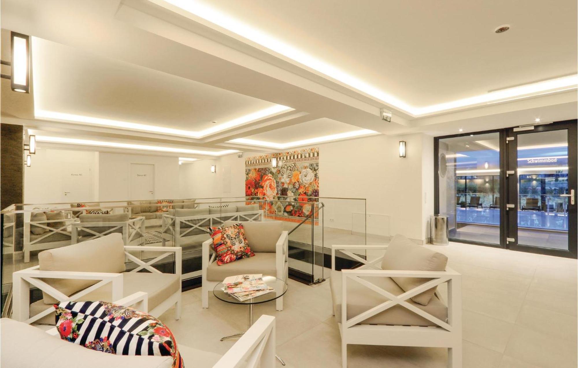 Pearl Apartment *